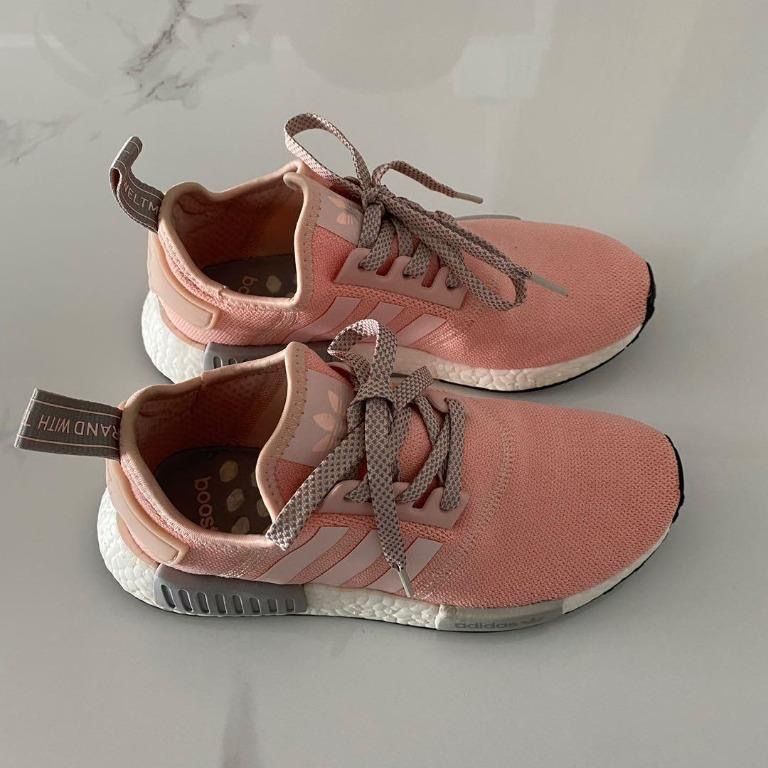 Adidas nmd r1 deals pink grey by3059 trainer