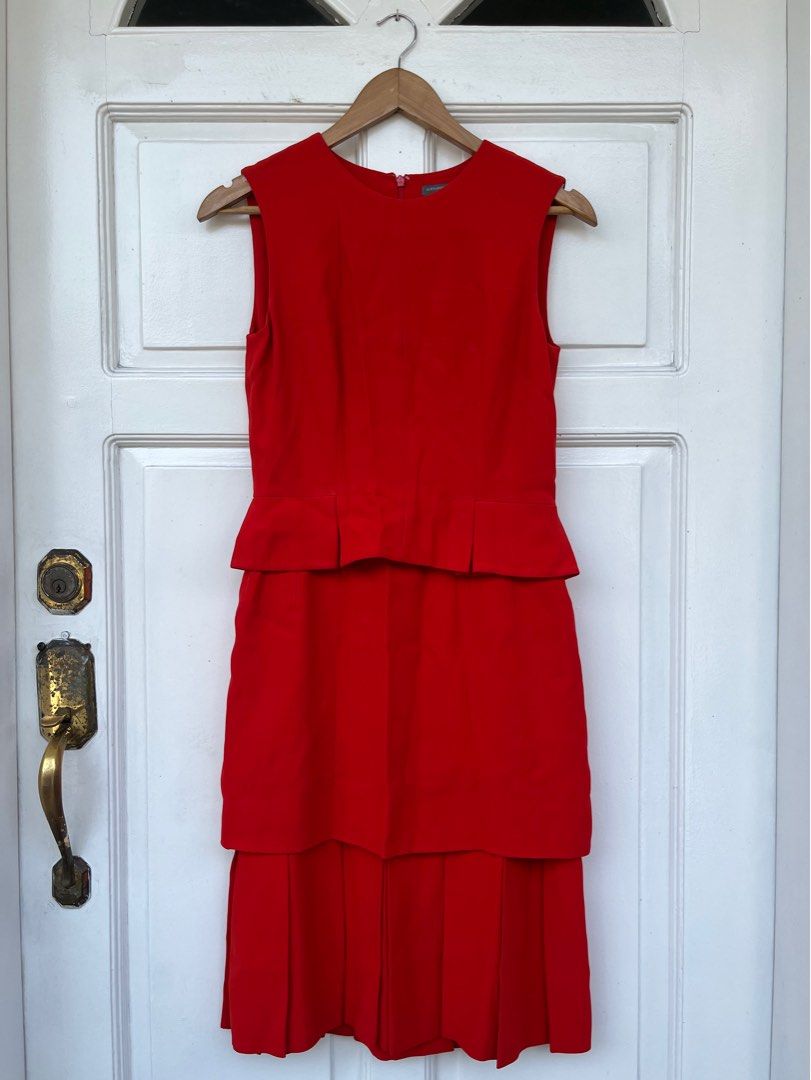 ALEXANDER MCQUEEN Red Maxi Dress (Category: Dresses) located in Quezon City. Submitted by lolaandrogynous (Listing ID 1221575408, Image 1). Description: ALEXANDER MCQUEEN Red Maxi Dress. Size 40. Used but in excellent condition. Made in Italy. DM for inquiries..