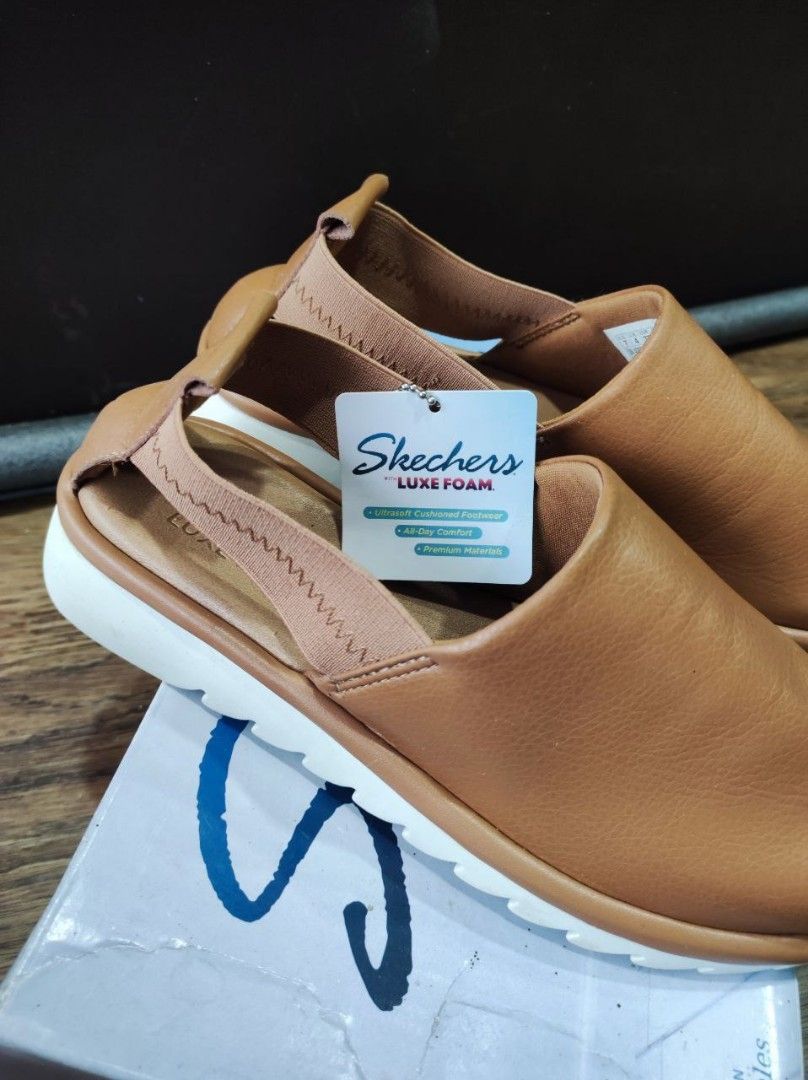 Skechers jigsawed black top