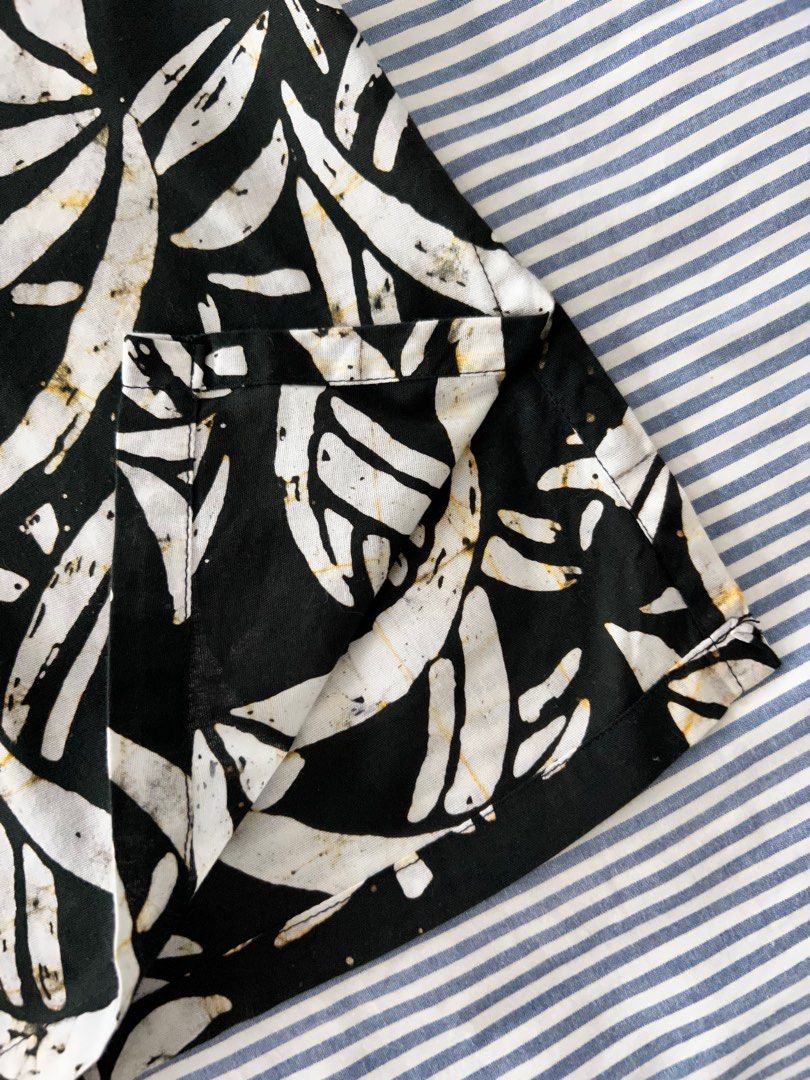 Batik (Category: Formal Shirts) located in Kuala Lumpur. Submitted by syareel73 (Listing ID 1221676108, Image 3). Description: Tag dah potong sebab ingat nak pakai tapi tak jadi sebab besar sangat. Details ukuran semua ada pada gambar. Condition memang tip top lah. .