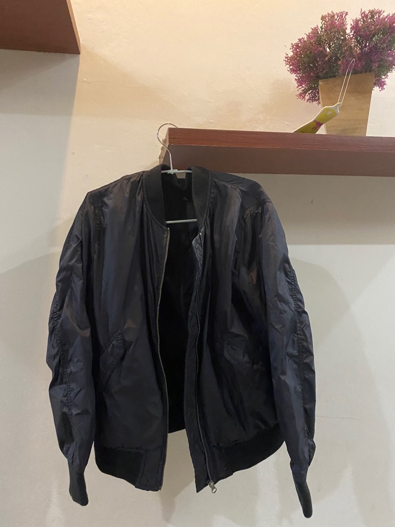 Black bomber jacket by UNIQLO on Carousell
