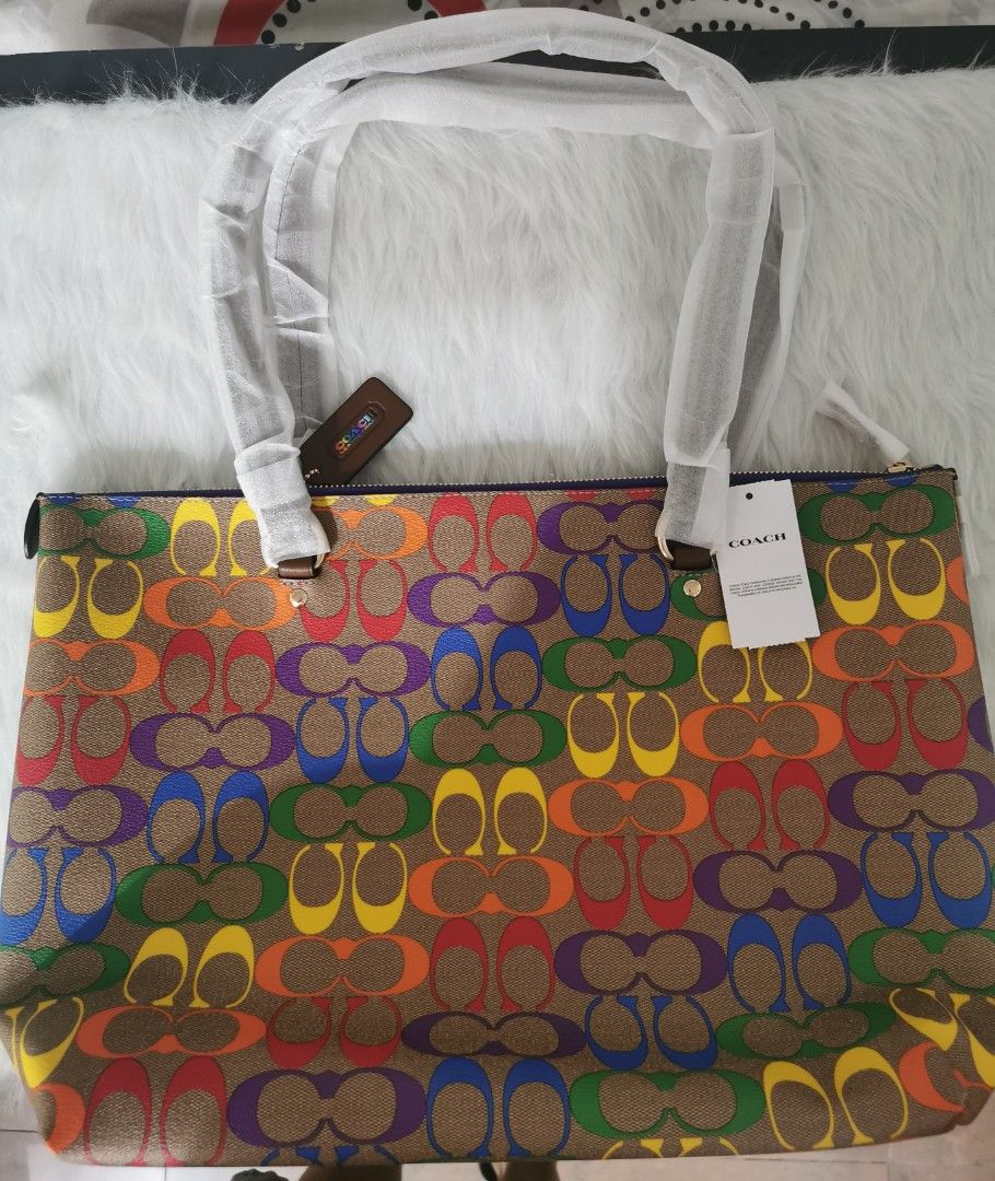 Coach-Gallery Rainbow Tote Bag (Category: Tote Bags) located in Quezon City. Submitted by samiganskitchen (Listing ID 1221706580, Image 1). Description: ✅💯Guaranteed Authentic from Canada.