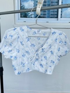 Cotton On floral blue crop top with ribbon