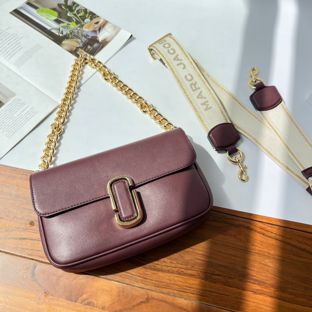 MARC JACOBS MJ Cowhide hijab bag Can be carried on one shoulder