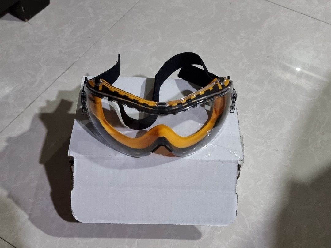 Dewalt eye protector (Category: Construction Tools & Equipment) located in Dasmarinas. Submitted by ildnumde (Listing ID 1221836896, Image 3). Description: php1000 each 2pcs. sealed with box authentic dewalt from us dasmarinas cavite.