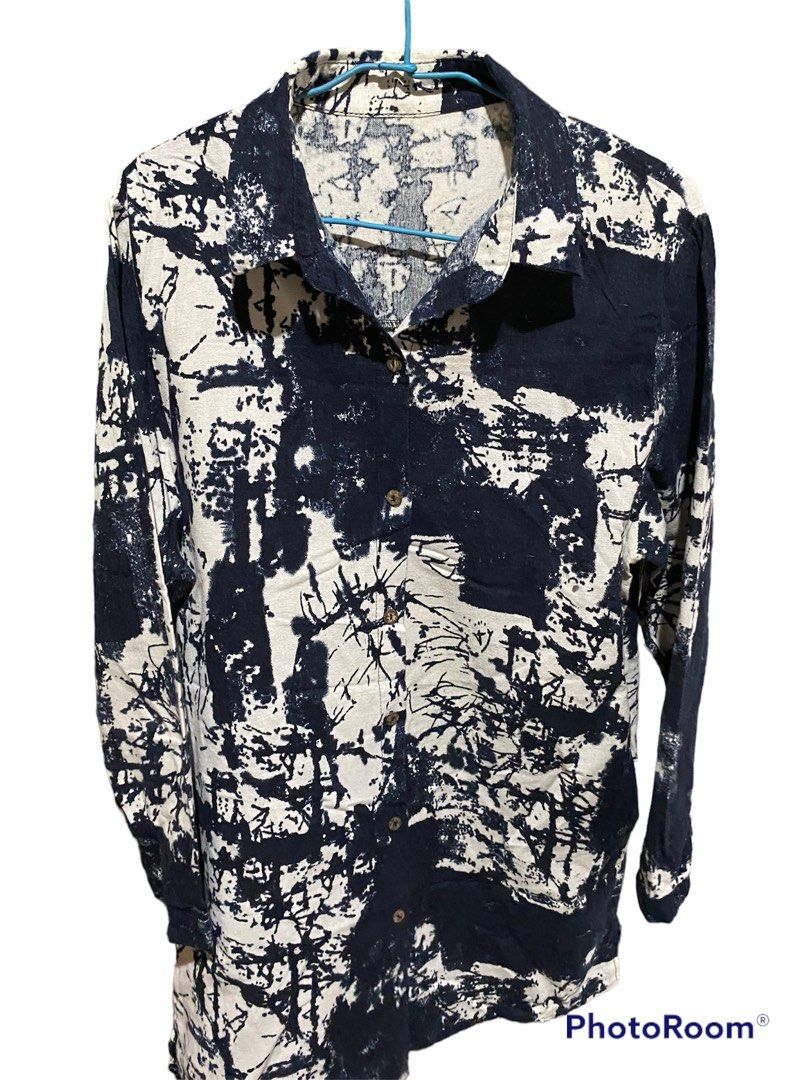 Dyed Fasionable Long sleeves (Category: Tshirts & Polo Shirts ) located in Mandaluyong City. Submitted by killjoy13 (Listing ID 1221732742, Image 3). Description: Bought it in Thailand. Used only twice. In a very good condition 10/10 RFS: Decluttering Size: Large Color: White and dark Blue SF not included..