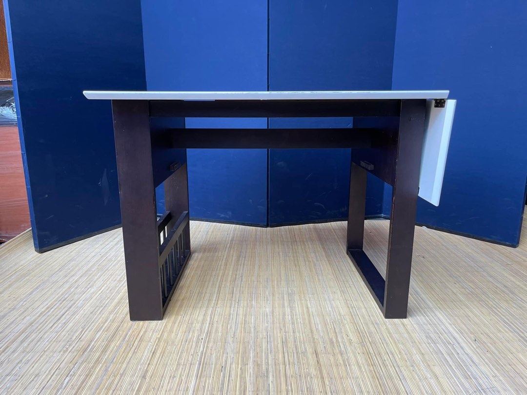 Extendable Table on Carousell