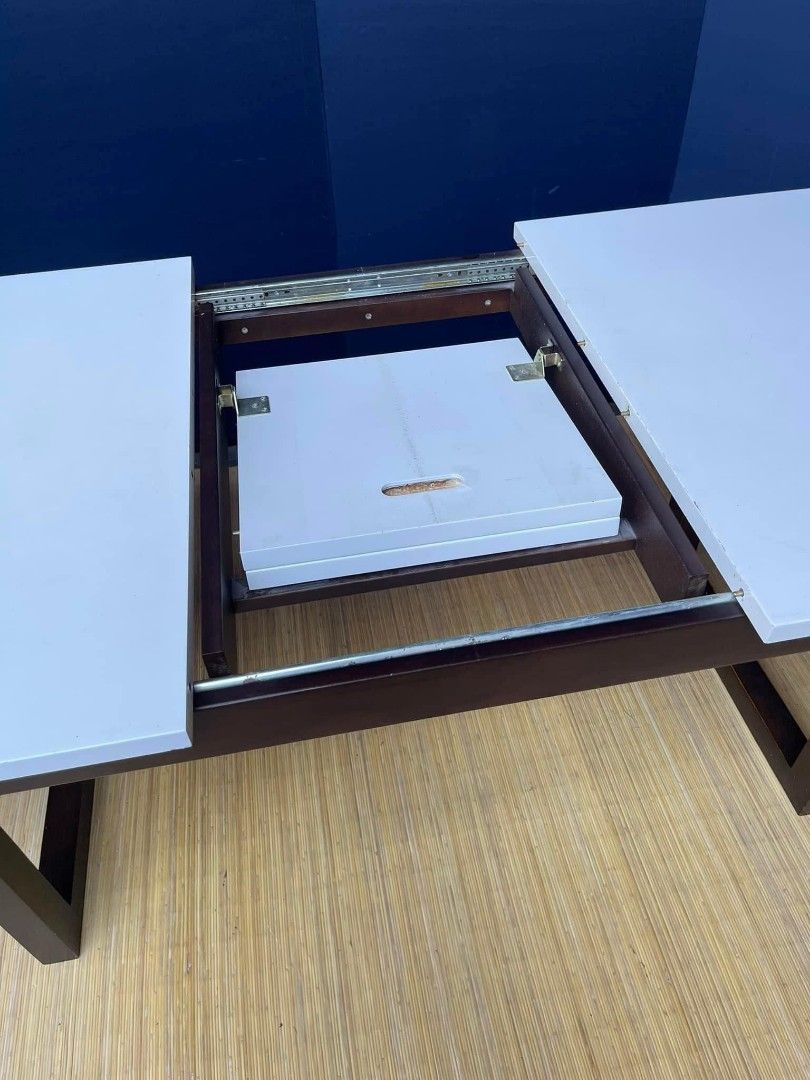 Extendable Table on Carousell