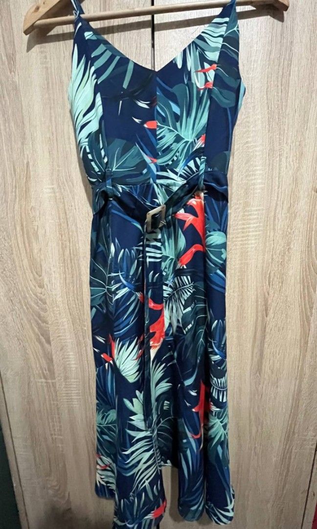 Floral midi dress (Category: Dresses) located in Taguig. Submitted by swiftgem (Listing ID 1221796794, Image 2). Description: Only used for a Christmas Party will make you stand out.