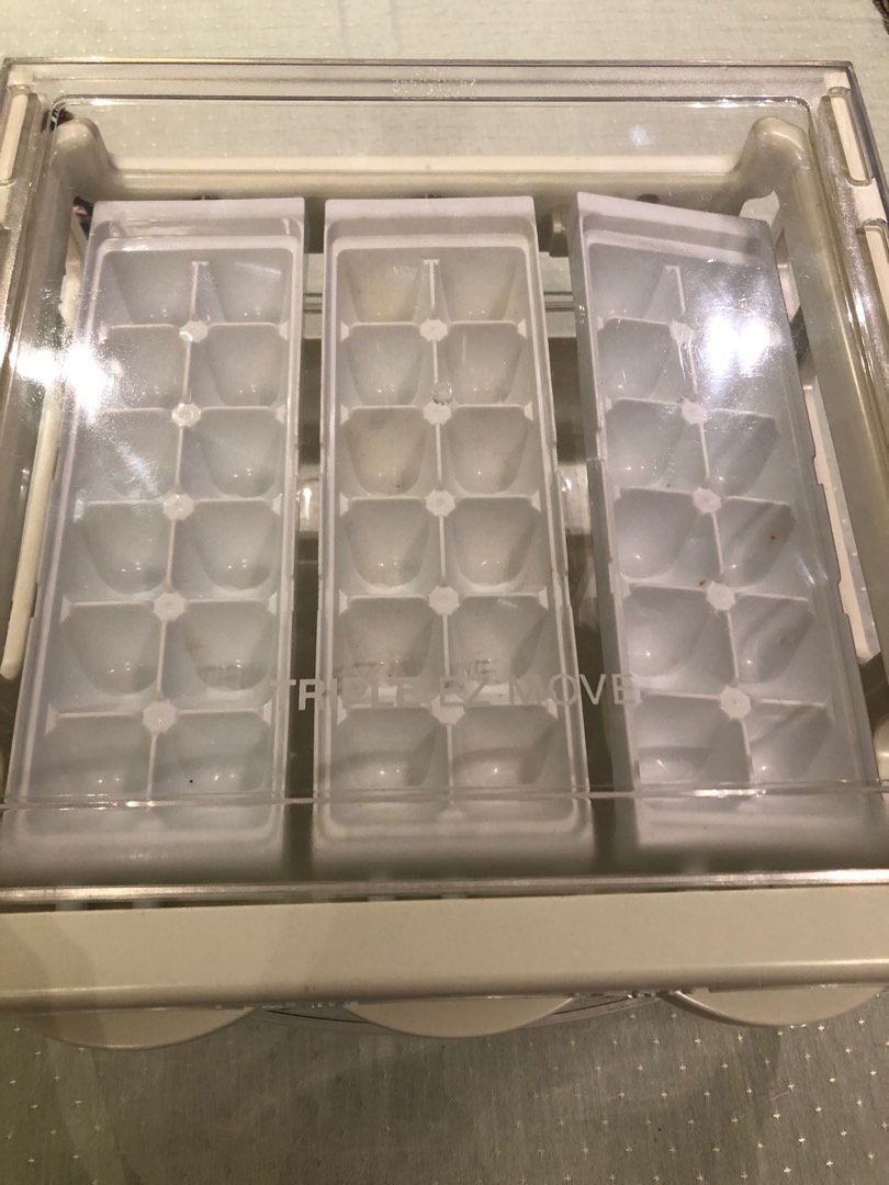 Fridge and ice maker tray, Furniture & Home Living, Kitchenware