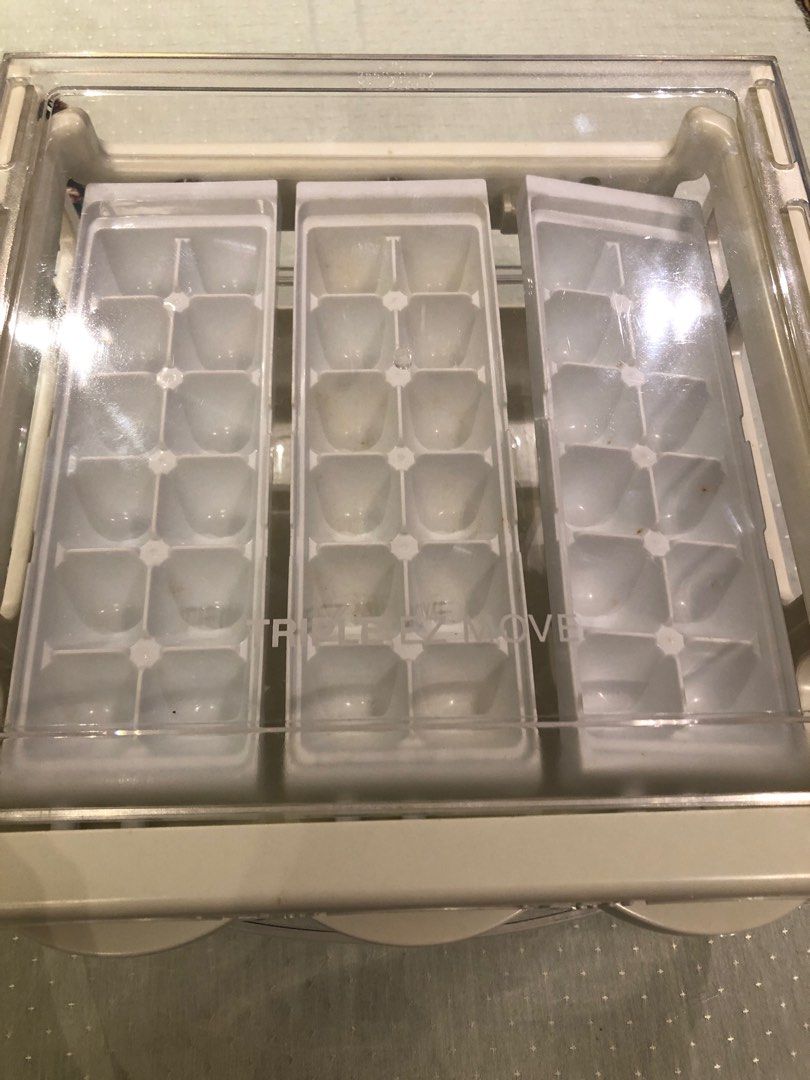 Fridge and ice maker tray, Furniture & Home Living, Kitchenware
