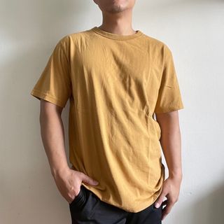 Kaos UNIQLO mustard coklat orange BUKAN ZARA H&M P&B VANS
