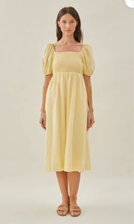 Klarra PUFFED SLEEVED SHIRRED MIDI DRESS IN SOFT YELLOW