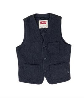 ⭐️LEVIS KNIT BUCKLE BACK VEST