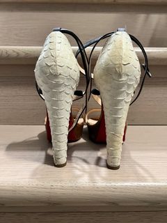 (Category: ) located in . Submitted by aritzia.deals (Listing ID 1221681317, Image 1). Description: .