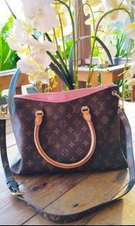 Lv pallas 28 cm, Luxury, Bags & Wallets on Carousell
