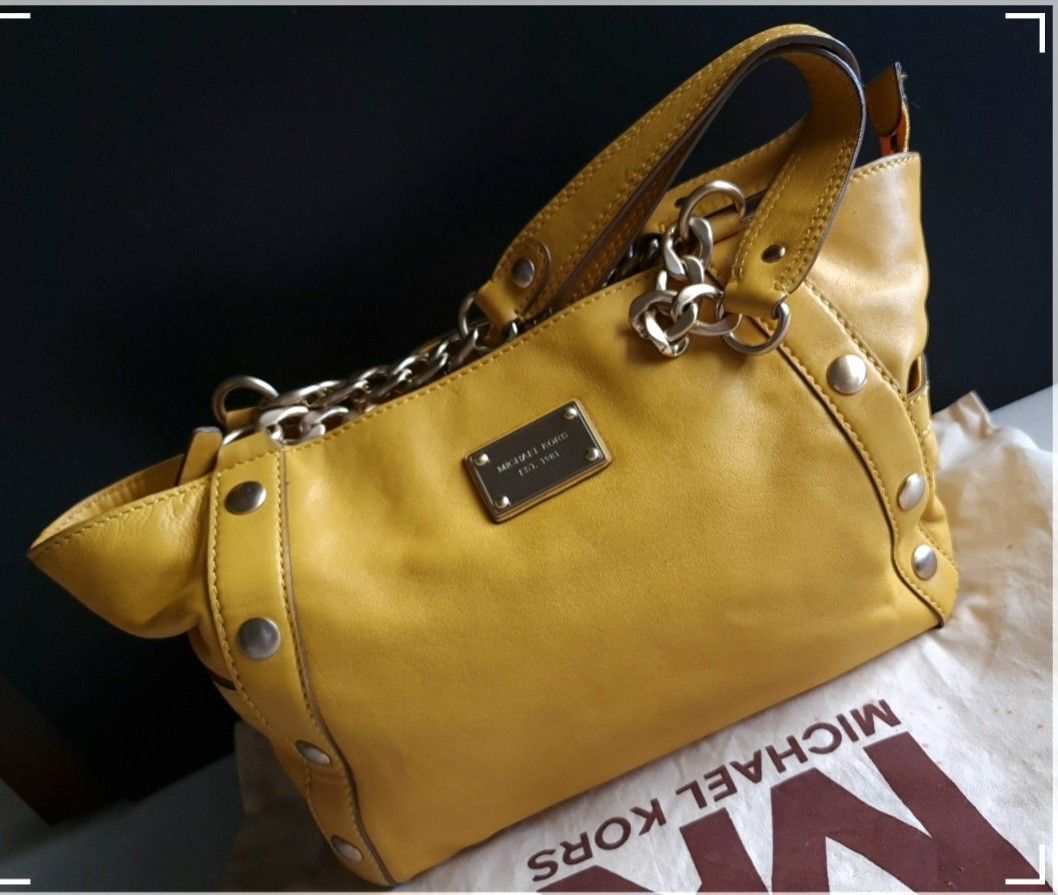 Michael Kors 100% leather handbag #KEMASRAYA, Luxury, Bags & Wallets on  Carousell