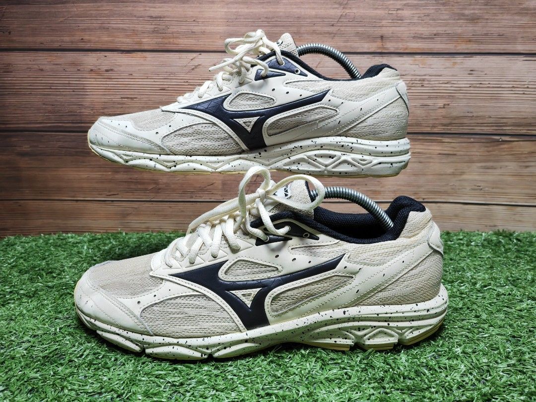 Mizuno Spark 9.5UK