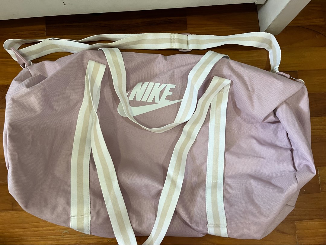 Nike Gym Club Training Duffel Bag. Nike VN