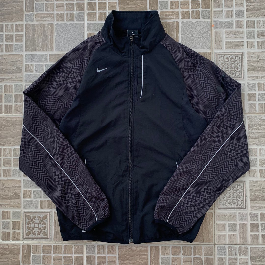 Nike Sauna Jacket, Fesyen Pria, Pakaian , Baju Luaran di Carousell