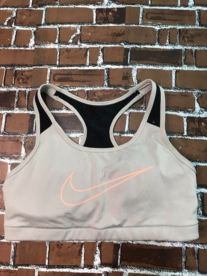 Nike  Swoosh On The Run Women's Medium-Support Lightly Lined