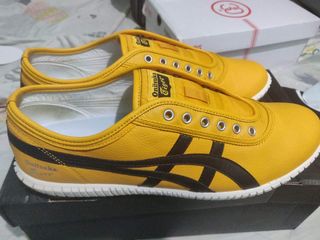 Onitsuka Tiger Tsunahiki Slip on shoes Yellow and Black size 12