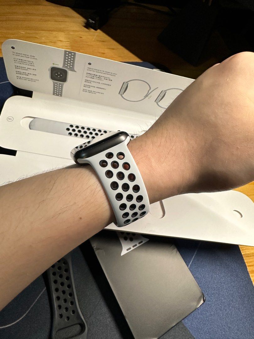 Apple watch nike on sale on wrist