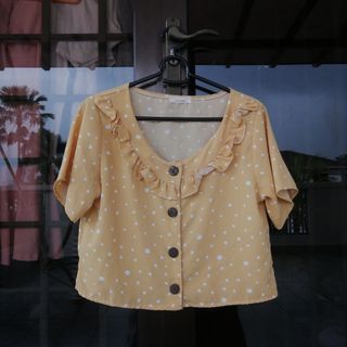 Pit17. 7" yellow polka dots crop top
