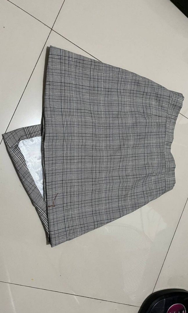 Plaid mini skirt (Category: Skirts) located in Taguig. Submitted by swiftgem (Listing ID 1221795844, Image 2). Description: Plaid skirt for skinny girls XXS to XS For casual or any weekend gala RFS: Decluttering, no longer fit me.
