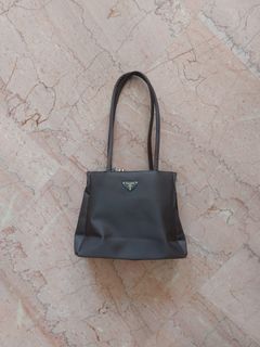 Prada Nylon Tote Bag Large, Women's Fashion, Bags & Wallets, Tote Bags on  Carousell