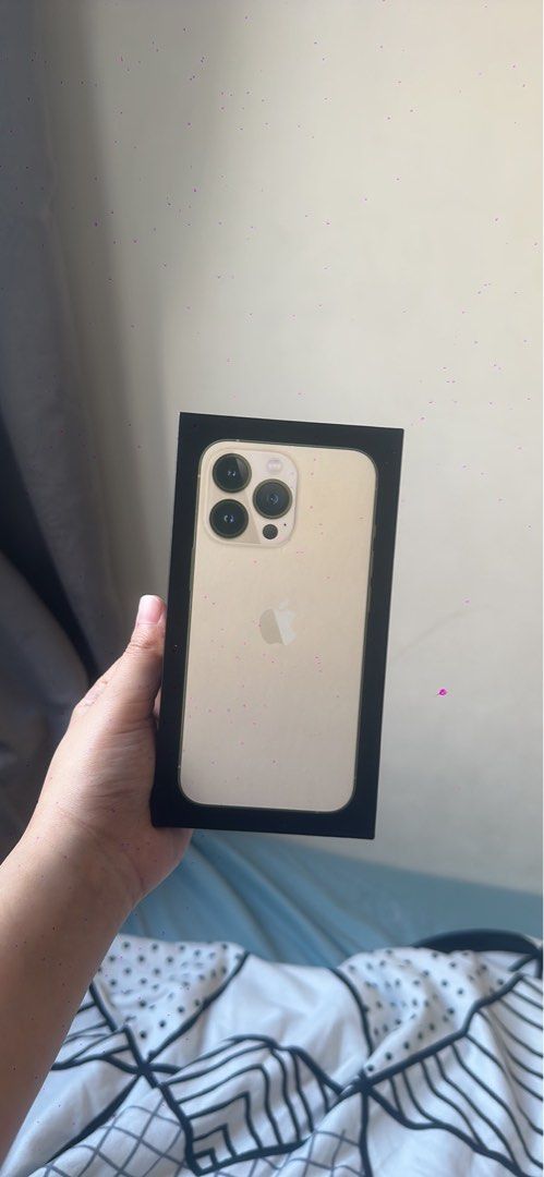 Preloved Iphone 13 Pro 512gb (Category: iPhone 13 Series) located in Quezon City. Submitted by madamsgadgetsshop (Listing ID 1221853502, Image 3). Description: Preloved No issue Complete .