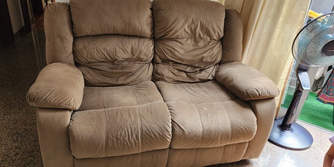 Recliners (Category: Sofas) located in Singapore. Submitted by anoshia (Listing ID 1221696481, Image 3). Description: take all collection from bayshore condo First come first serve.