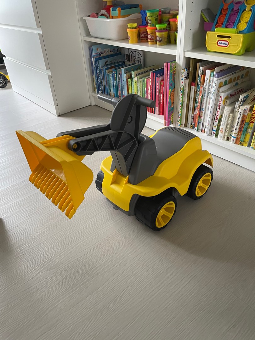 Ride on digger/excavator, Hobbies & Toys, Toys & Games on Carousell