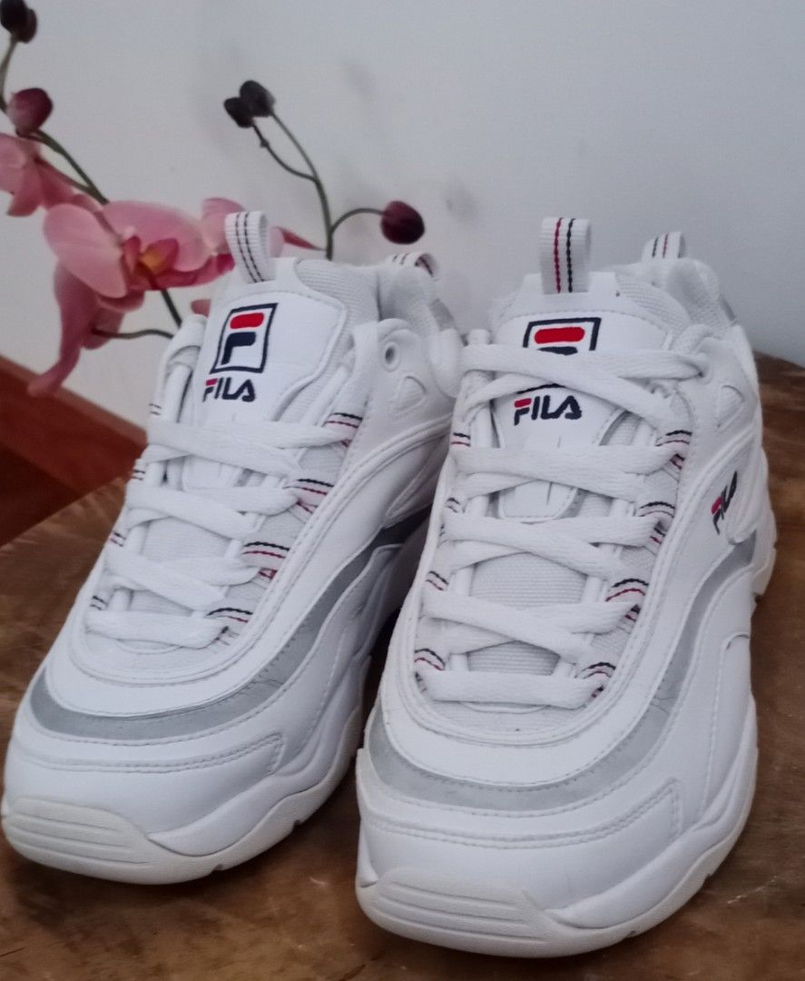 Fila ray clearance triple white