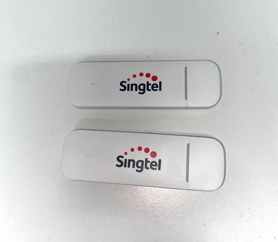 Singtel x Huawei mobile broadband e3372 4G, Computers & Tech, Parts