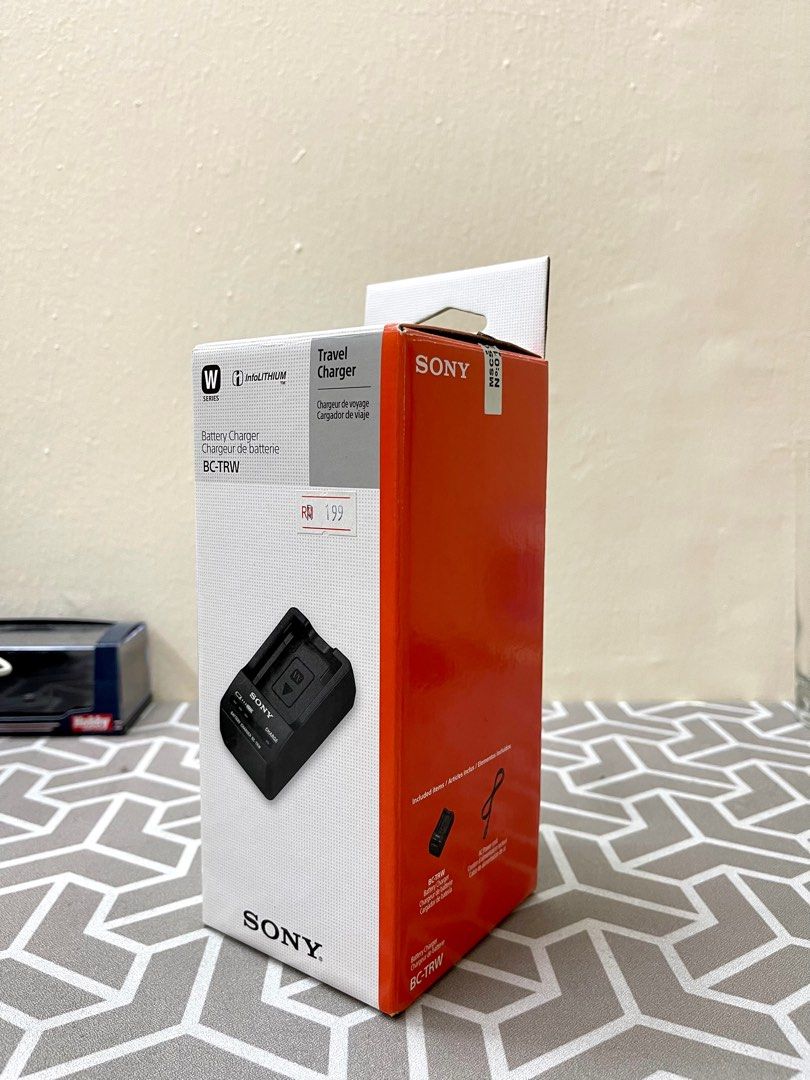 Sony camera battery charger, Photography, Photography Accessories