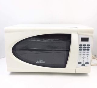 SUNBEAM 0.7 Cu. Ft. 700 Watt Microwave Oven