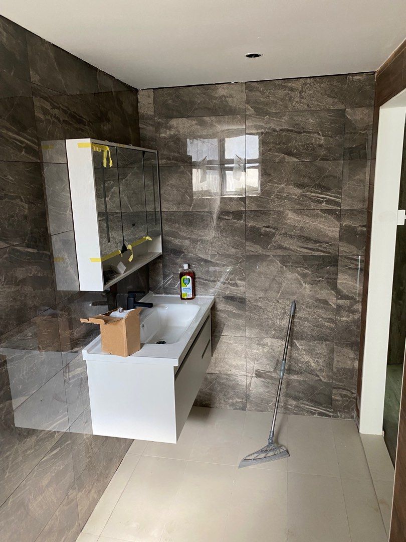 Tiler, cement screeding628630761616651116