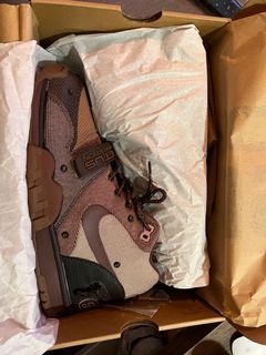 Travis Scott.機能鞋
