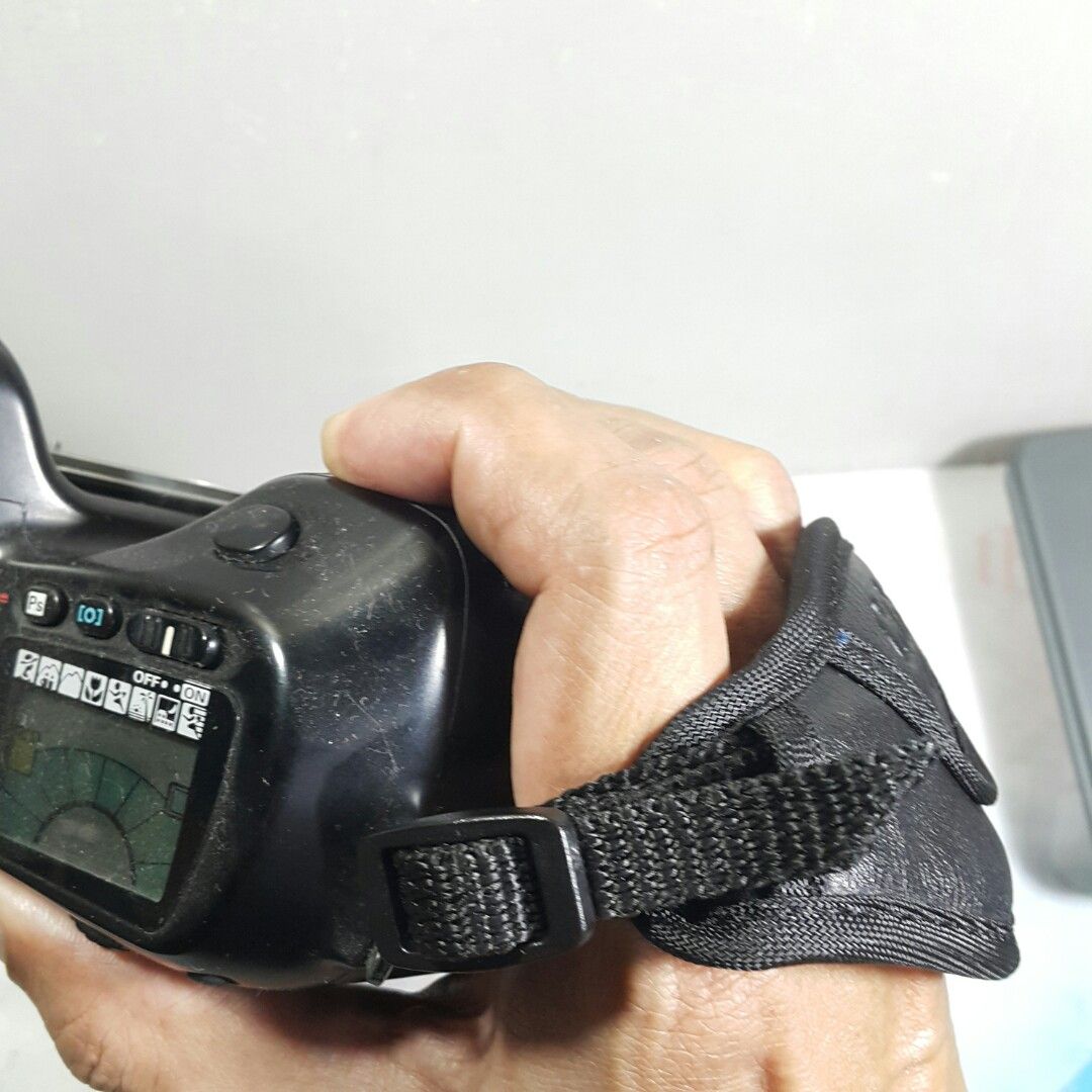 Accessory Grip for SLR or mirrorless (Category: Other Photography Accessories) located in Paranaque City. Submitted by vintagepopsicle (Listing ID 1222043952, Image 2). Description: Accessory Camera Grip by CGrip. Unused but doesnt have the box. Great for easing the strain off your hands when shooting outdoors. Gcash and Lalamove. Sold as it is..
