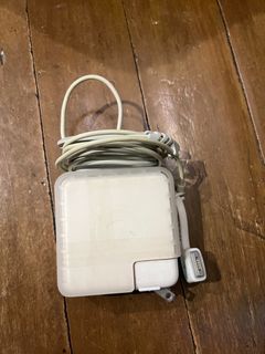 Apple 60W MagSafe power adapter