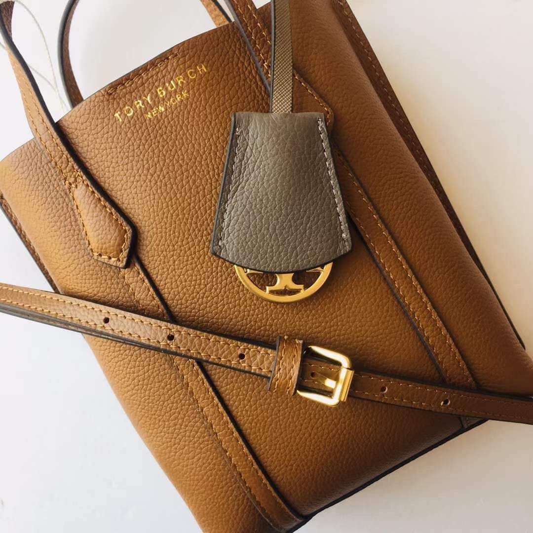 Authentic Tory Mini Perry Tote (Category: Luxury Bags & Wallets) located in Rizal. Submitted by LuxbyMarifrance (Listing ID 1222045243, Image 1). Description: 🏷️ 3,000 only+ SF 👜 T Mini Perry Tote 📏 Height: 7.1” (18cm); length: 6.9” (17.5cm); depth: 2.4” (6cm) 📌 with tag, dust bag, paper bag ✨All trademarks, logos and brand names are reserved and property of the original brand owners. #toryburchbagph #toryburchbagphilippines #authentic #facto