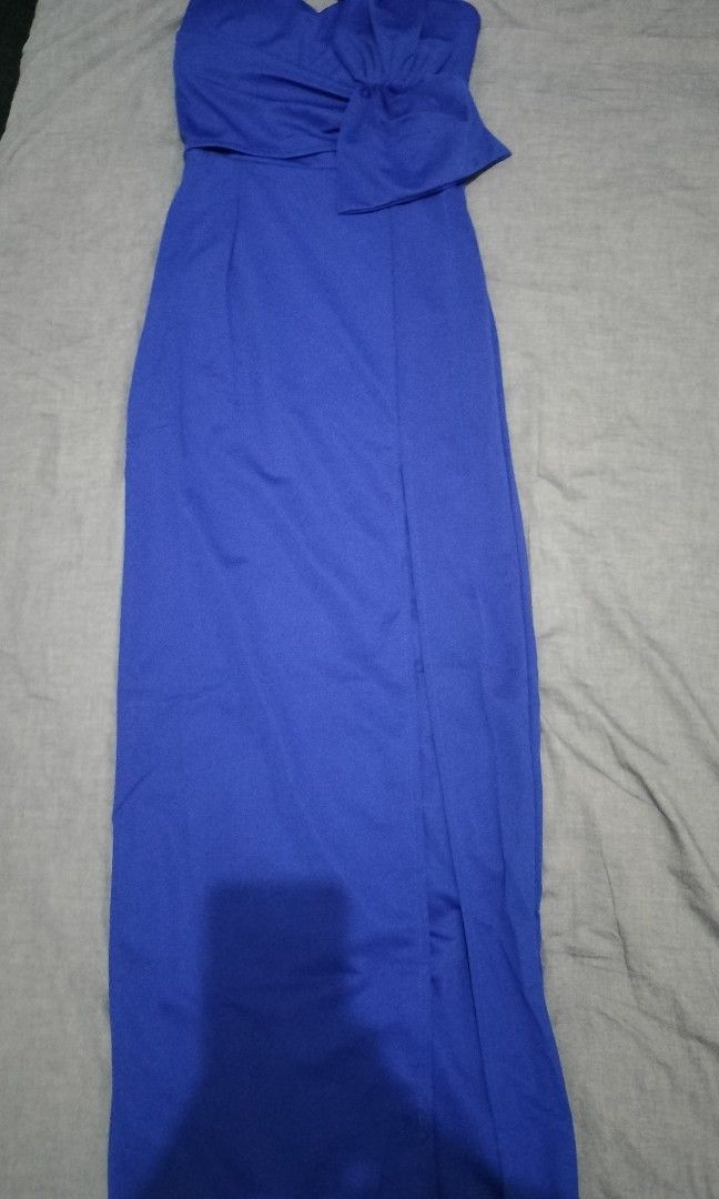 Blue tube long gown (Category: Evening dresses & gowns) located in Pasay City. Submitted by ms.marizz (Listing ID 1222009251, Image 2). Description: selling my blue gown isang besesng nasuot.