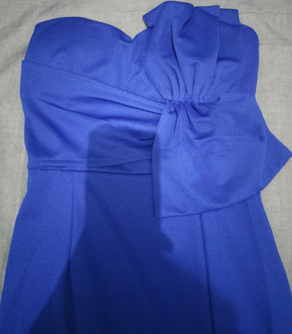 Blue tube long gown (Category: Evening dresses & gowns) located in Pasay City. Submitted by ms.marizz (Listing ID 1222009251, Image 1). Description: selling my blue gown isang besesng nasuot.