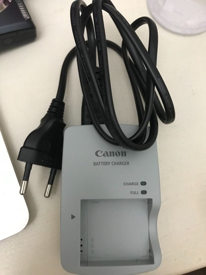 Canon camera battery charger, Photography, Photography Accessories