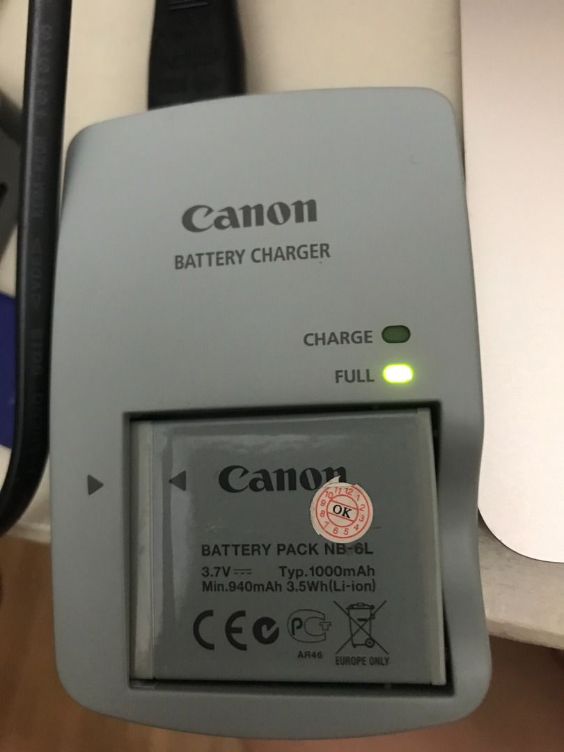 Canon camera battery charger, Photography, Photography Accessories