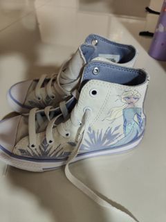 Converse sneakers for gal