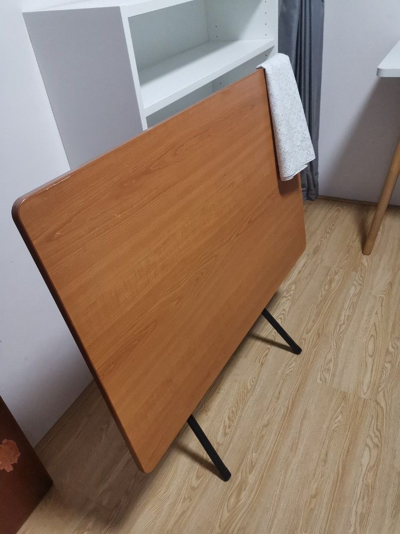 Foldable Table (Category: Tables & Sets) located in Singapore. Submitted by AChang22 (Listing ID 1222015744, Image 1). Description: .