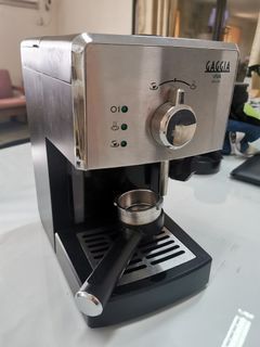 Gaggia Viva Deluxe with freebies (tamper, leveler, silicon mat)