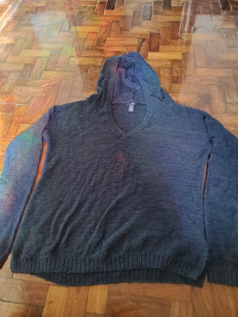 Gap Knitted Hoodie Longsleeves (Category: Coats, Jackets and Outerwear) located in Naga. Submitted by ms.dv (Listing ID 1221934696, Image 1). Description: CLOSET CLEANOUT Good condition Size small on tag Width: 36 inches Length: 20 inches Brand: Gap Has little holes in the arm part (see pics) DM me for more info or pics.